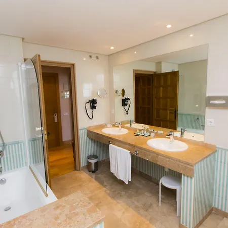 Hotel De 4*