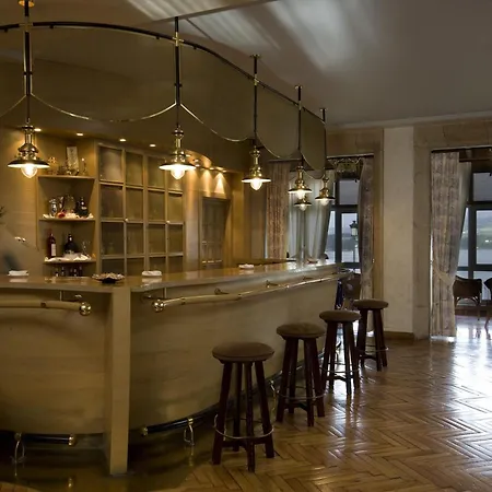 Hotel De 4*
